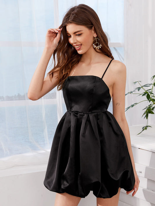 Robe satinée avec fines bretelles, noir - SHEIN
