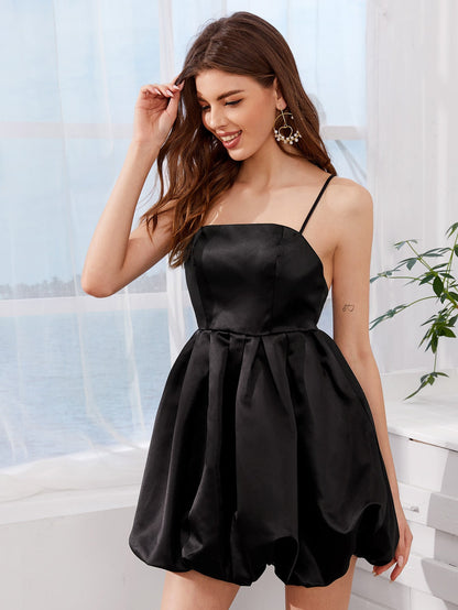 Robe satinée avec fines bretelles, noir - SHEIN