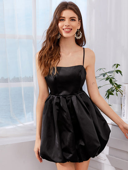 Robe satinée avec fines bretelles, noir - SHEIN