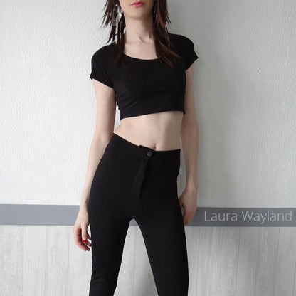 Ma culotte transgenre est une culotte gaff conçue pour toutes les femmes trans qui veulent dissimuler le spectre masculin. La culotte est fabriquée par les expertes de Petit Cyclone. Modèle rose.