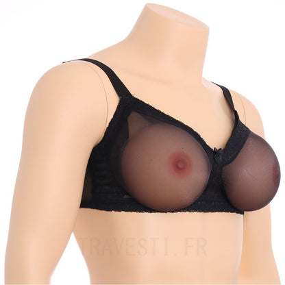 Une paire de faux seins en silicone à placer dans le soutien-gorge de forme ronde pour une poitrine ferme et jeune et un décolleté plongeant.