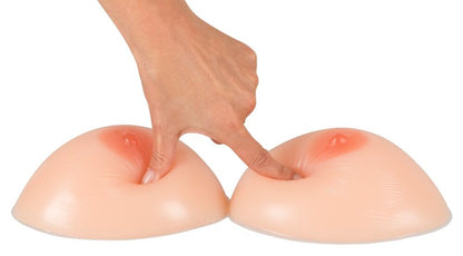Faux seins en silicone pour travestis, 1200 g marque Cottelli Accessories avec un toucher réaliste
