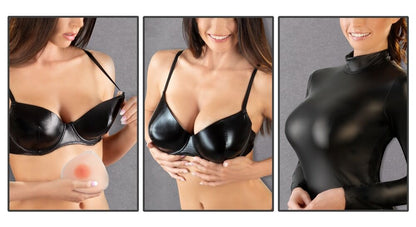 Faux seins en silicone pour travestis, 2000 g marque Cottelli Accessories portés dans un soutien-gorge