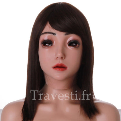 Emily est un masque complet de femme en silicone alimentaire ultra-réaliste. Le teint de la peau est clair et le maquillage est permanent.