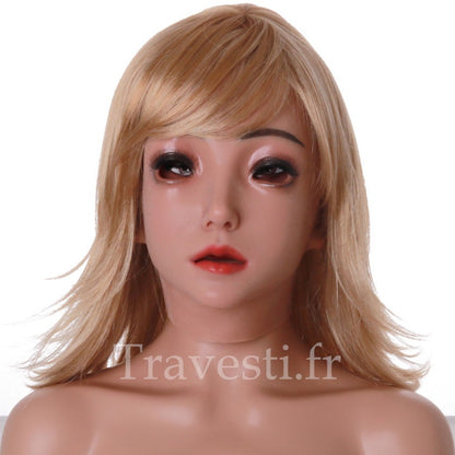 Emily est un masque complet de femme en silicone alimentaire ultra-réaliste. Le teint de la peau est clair et le maquillage est permanent.