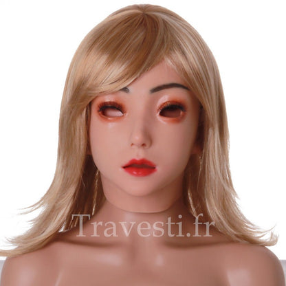 Emily est un masque complet de femme en silicone alimentaire ultra-réaliste. Le teint de la peau est très clair et le maquillage est permanent.